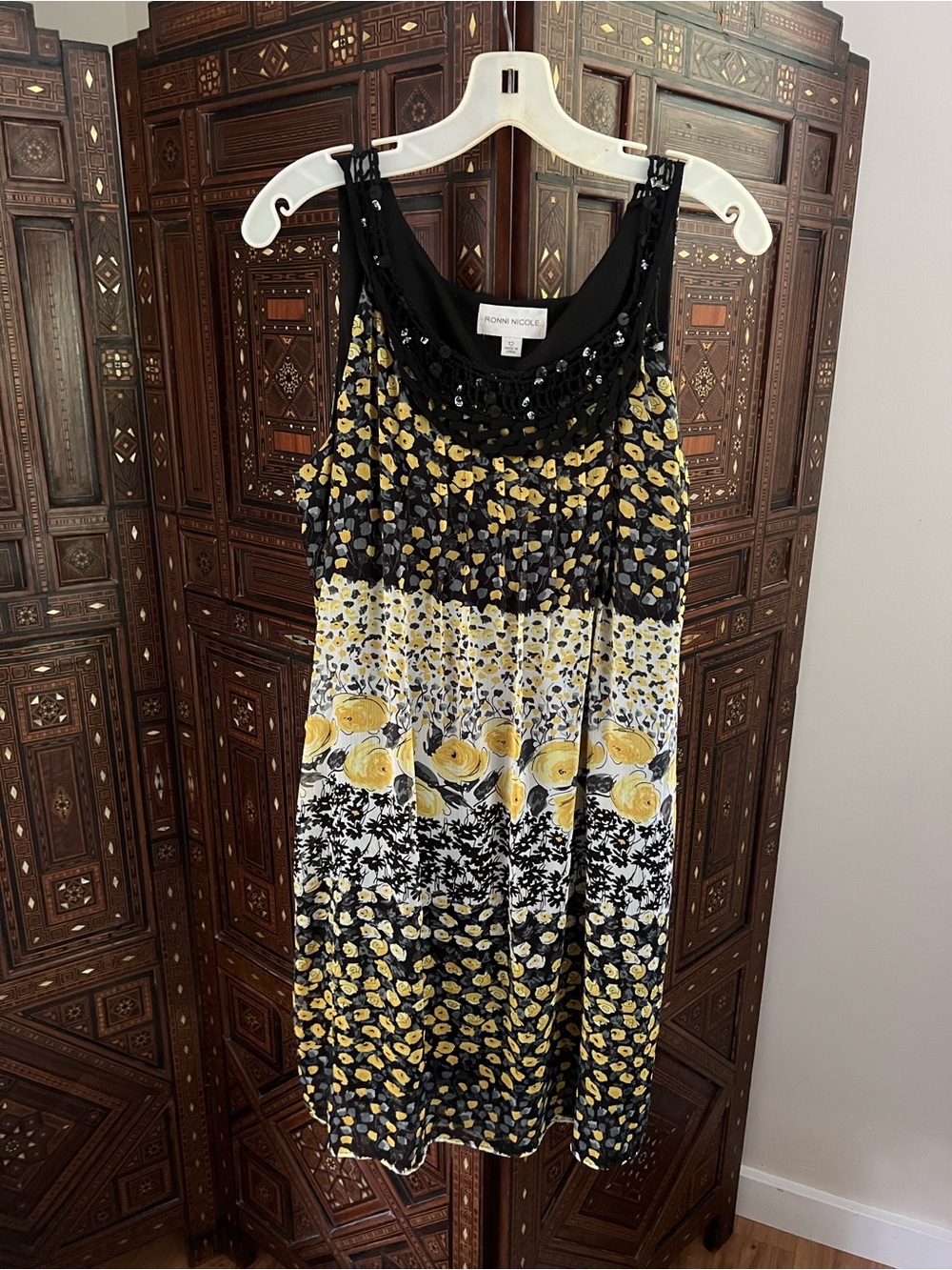 Ronni Nicole Black Yellow Floral Sleeveless Midi Dress